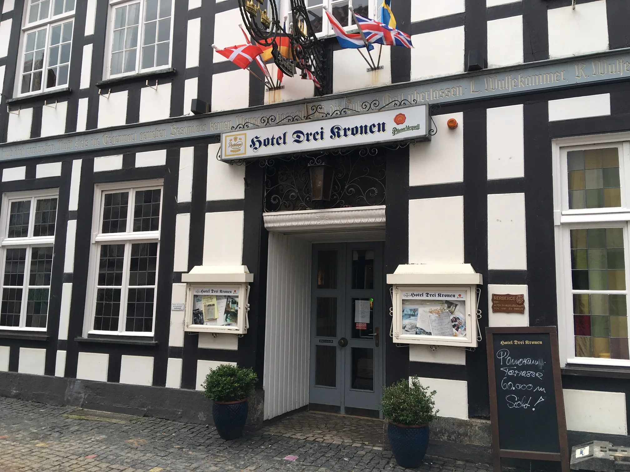 Fachwerkfassade des Hotel Drei Kronen in Tecklenburg